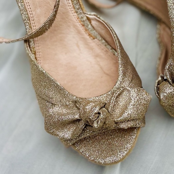 Steve Madden Gold Glisen Glitter Espadrille Wedge Sandals | Size 10 - Picture 9 of 10